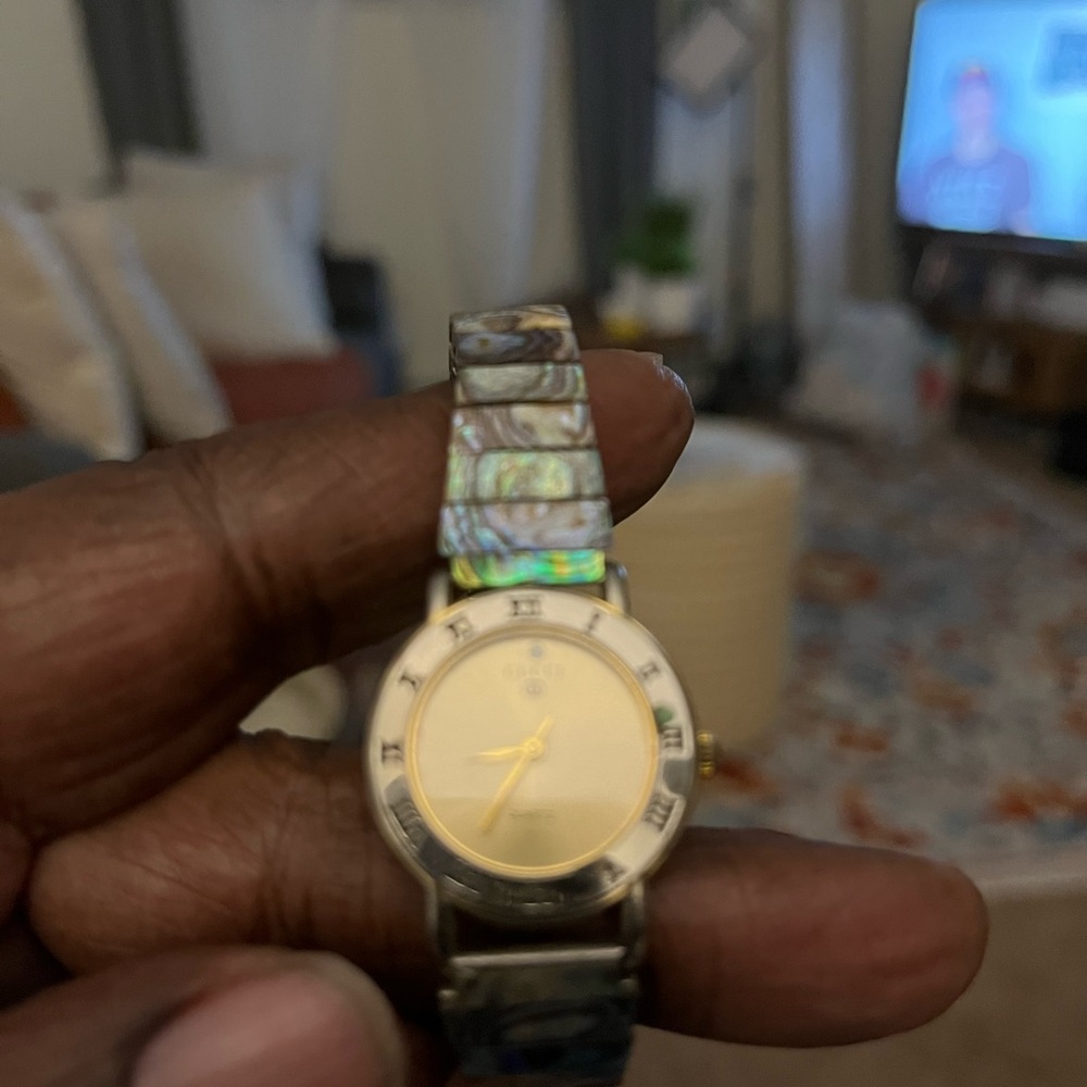 Gucci unisex Adult Stainless Steel Band watch - Picture 2 of 5